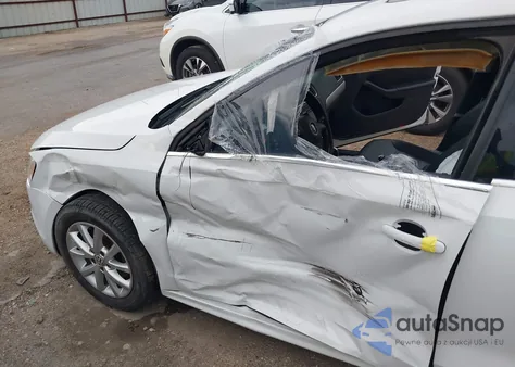 2014 Volkswagen Jetta 1.8T Se z USA, uszkodzony, nr VIN 3VWD17AJ3EM441170